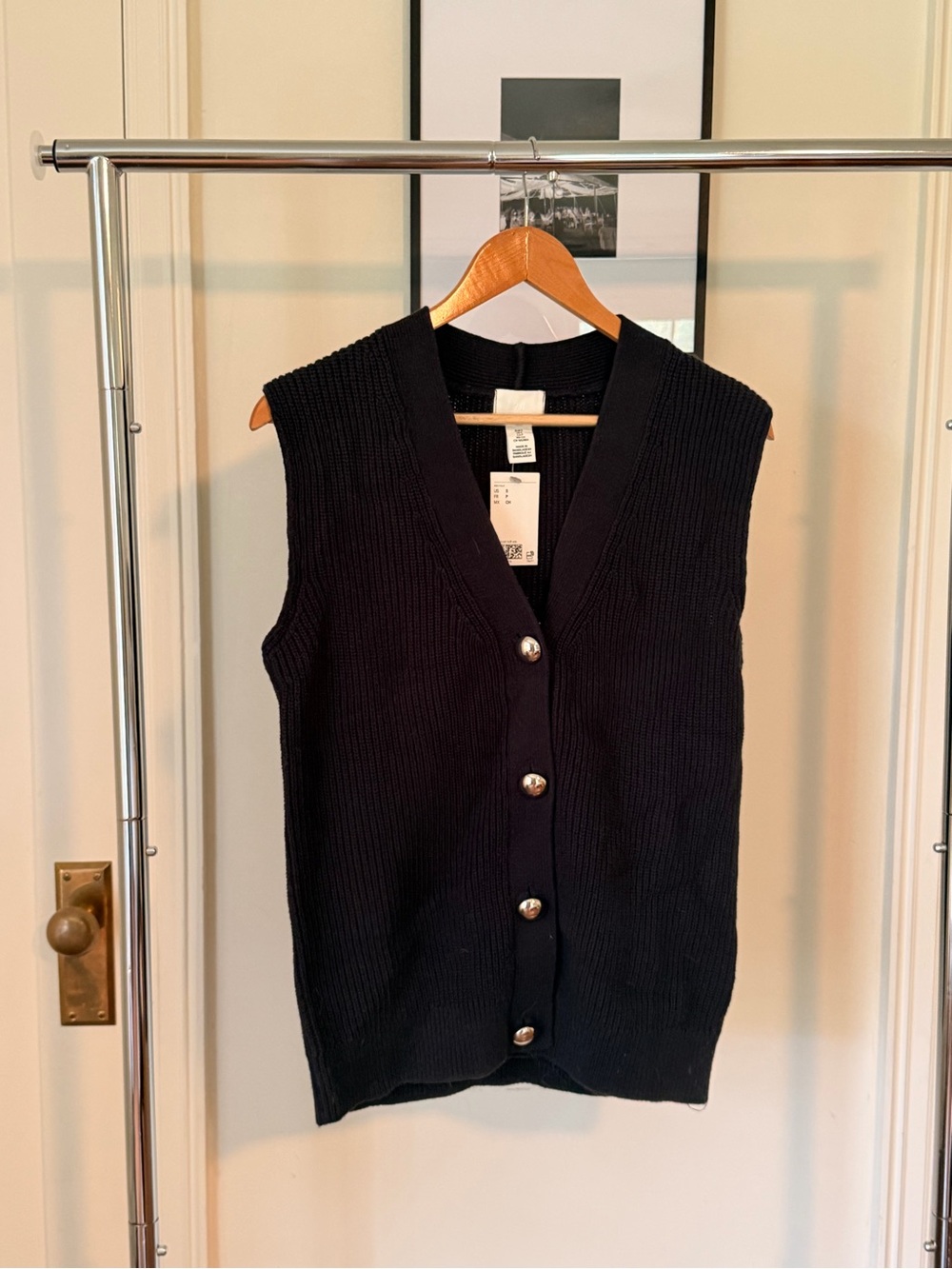 NWT Button-Front V-Neck Sleeveless Sweater Vest - Black